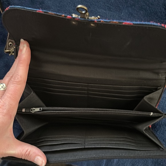 Embroidered Purse - Picture 3 of 4